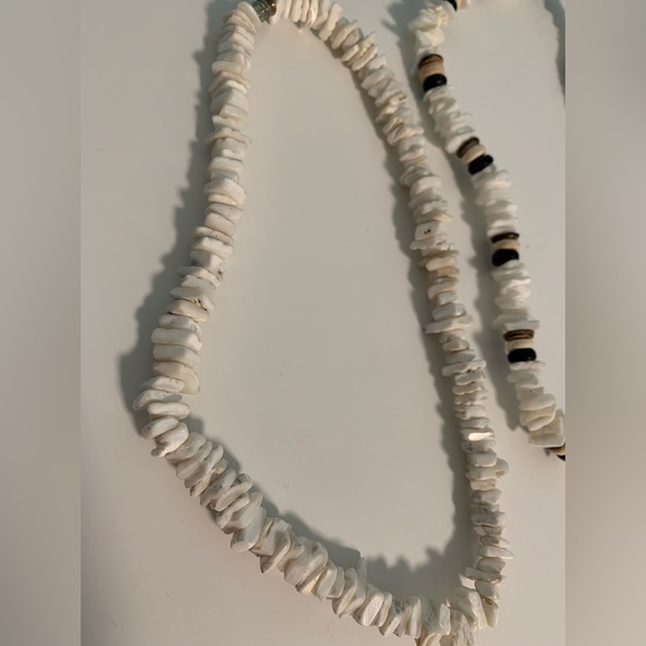3 Puka necklaces - Picture 4 of 9